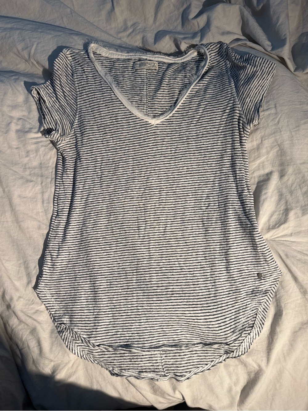 Abercrombie & Fitch Striped V-Neck Tee - White & Black